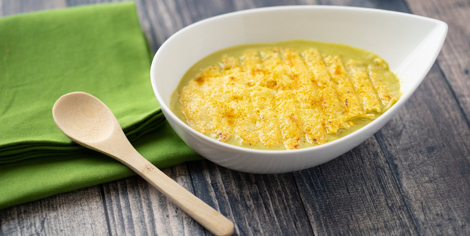 Velouté gratiné de pois cassés au curcuma